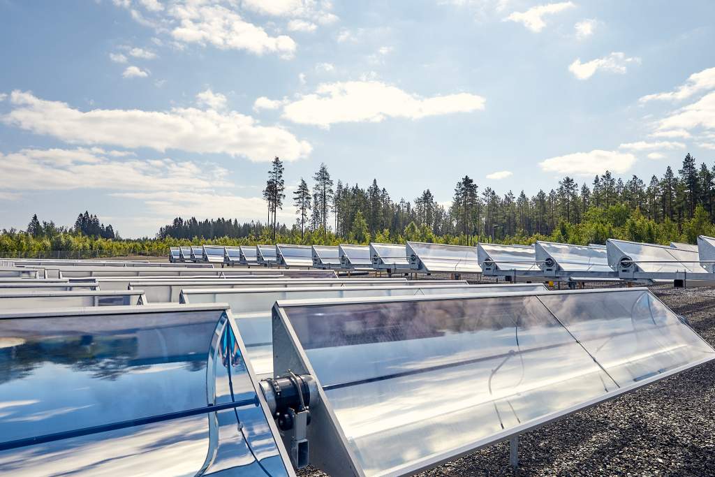 Solar thermal field with solar thermal collectors used to produce steam for industrial use
